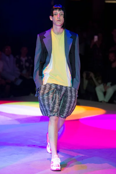 Look 15